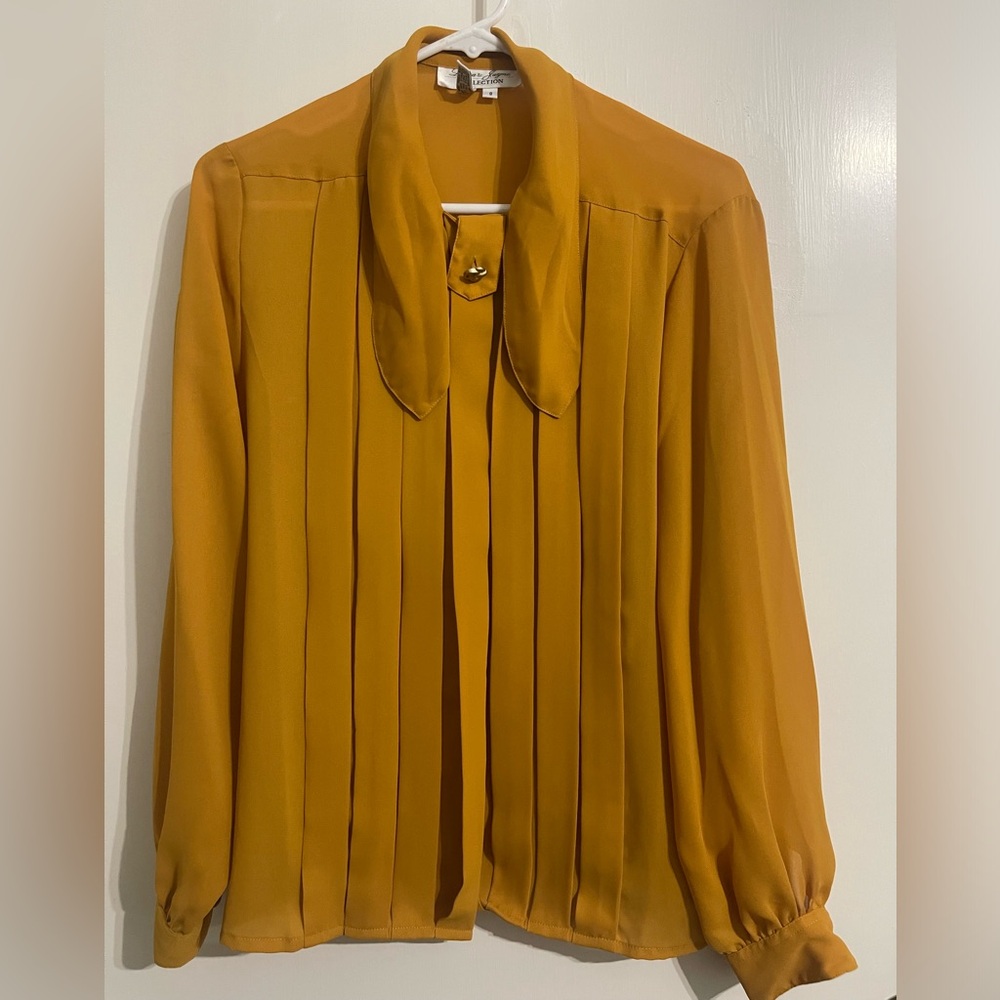 Laura & Jayne Collection Size 8 Button Down Dark Gold Colored Women’s Blouse